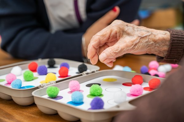 What Happens When Dementia Progresses: A Family Timeline